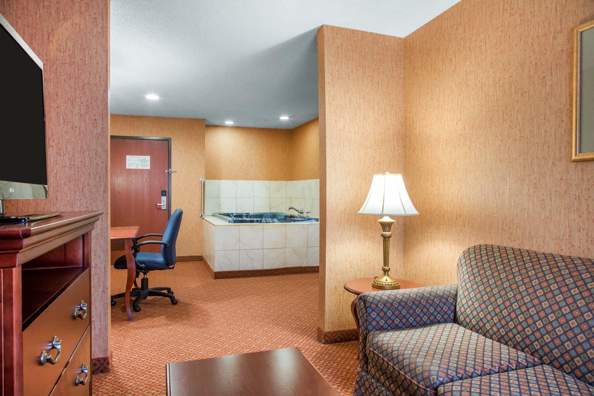 Quality Inn & Suites Meriden Exteriér fotografie